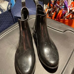 Black ankle rain boots